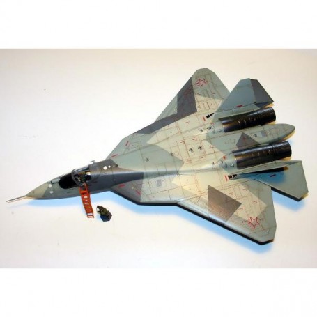 Sukhoi 1/72 Aircraft T-50 Russian Stealth Fighter Zvezda 7275