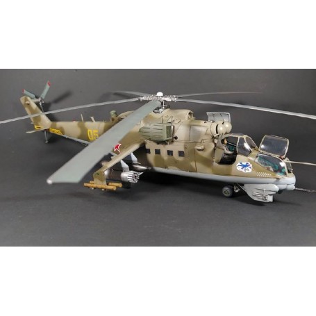 1:48 Scale Plastic Model Kit Zvezda 4823 Soviet Attack Helicopter MI-24V VP 